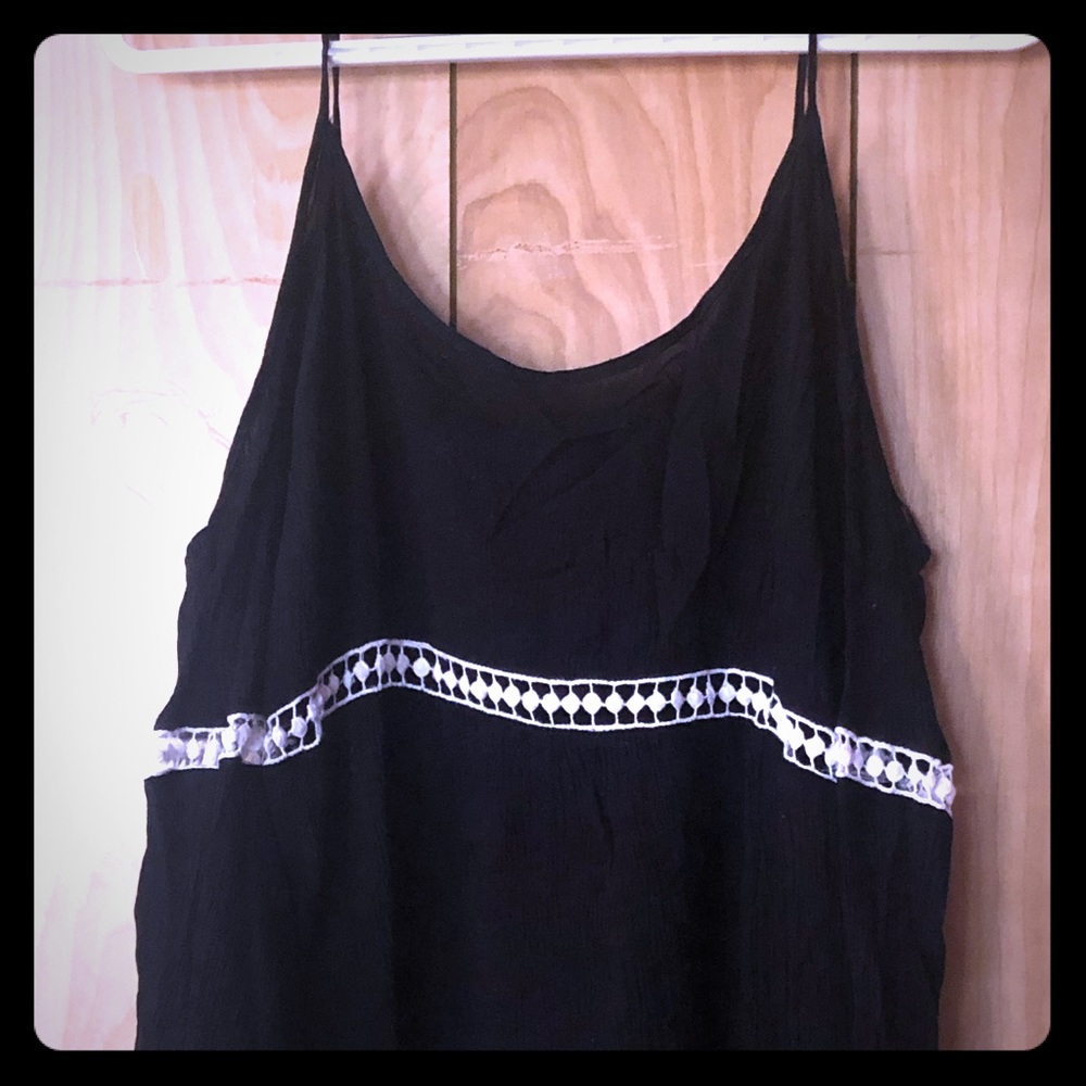 Shoulder less black/white blouse